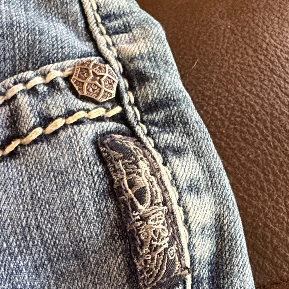 Silver Jeans Women's Classic Blue Boot Cut - Picture 9 of 14